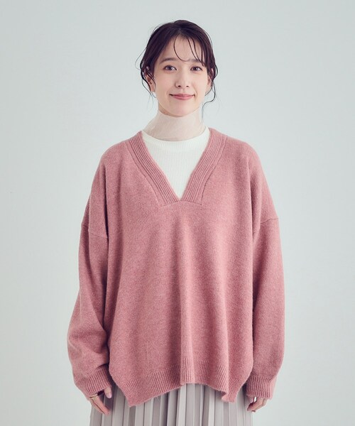SHOO・LA・RUE(シューラルー)の「ふんわりやわらか変形Vネックニット(ニット/セーター・レディース・ライトグレー/ピンク系/ライトベージュ・01/02/03/04)」の12枚目の写真
