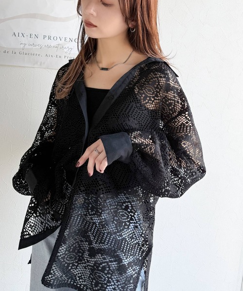 classicalelf（クラシカルエルフ）の「上品な透け感×大人カジュアル。レースオーバーサイズシャツブラウス（長袖）（シャツ/ブラウス・レディース・アイボリー/チャコール/ブラック・SMALL/X-LARGE/LARGE/MEDIUM）」の8枚目の写真