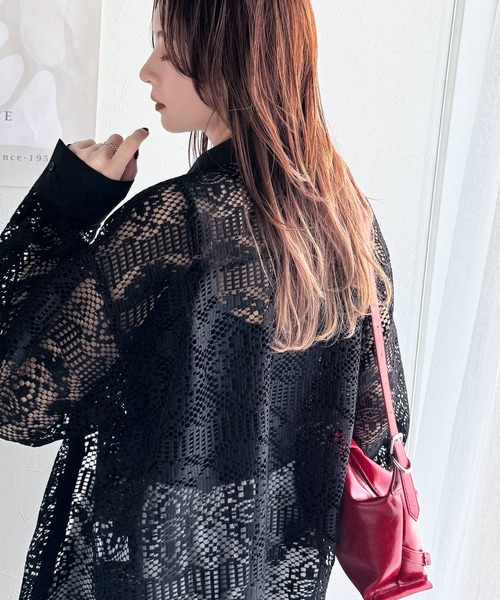 classicalelf（クラシカルエルフ）の「上品な透け感×大人カジュアル。レースオーバーサイズシャツブラウス（長袖）（シャツ/ブラウス・レディース・アイボリー/チャコール/ブラック・SMALL/X-LARGE/LARGE/MEDIUM）」の16枚目の写真