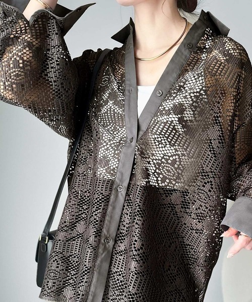 classicalelf（クラシカルエルフ）の「上品な透け感×大人カジュアル。レースオーバーサイズシャツブラウス（長袖）（シャツ/ブラウス・レディース・アイボリー/チャコール/ブラック・SMALL/X-LARGE/LARGE/MEDIUM）」の19枚目の写真