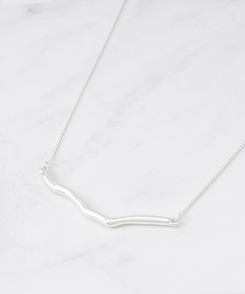 INDIVI（インディヴィ）の「【フリードロップ】V型バー アクセントネックレス（ネックレス・レディース・シルバー/シルバー系5/ゴールド/ゴールド系5・00）」の2枚目の写真