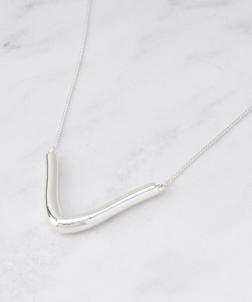 INDIVI（インディヴィ）の「【フリードロップ】V型バー アクセントネックレス（ネックレス・レディース・シルバー/シルバー系5/ゴールド/ゴールド系5・00）」の5枚目の写真