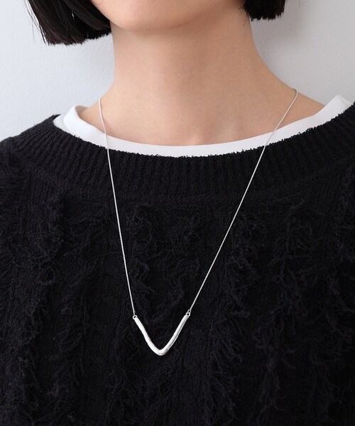 INDIVI（インディヴィ）の「【フリードロップ】V型バー アクセントネックレス（ネックレス・レディース・シルバー/シルバー系5/ゴールド/ゴールド系5・00）」の10枚目の写真