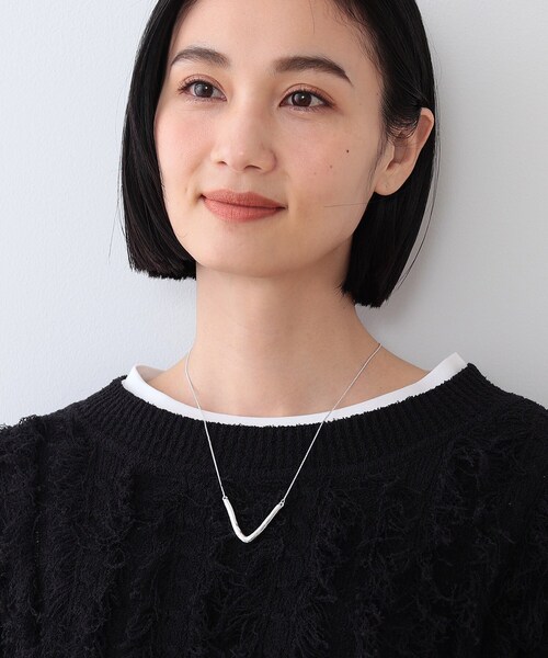 INDIVI（インディヴィ）の「【フリードロップ】V型バー アクセントネックレス（ネックレス・レディース・シルバー/シルバー系5/ゴールド/ゴールド系5・00）」の11枚目の写真