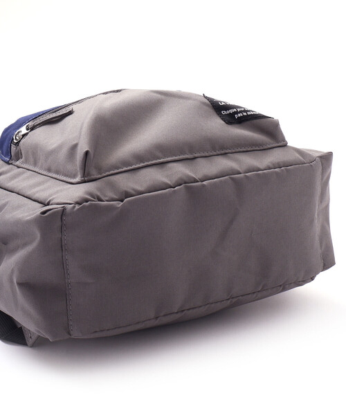 BeBe(ベベ)の「ロゴプリント配色リュック(バックパック/リュック・キッズ・グレー・L)」の12枚目の写真