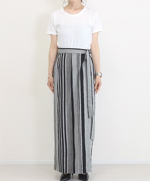 Aletta vita（アレッタビータ）の「コットンリネンランダムストライプラップスカート（スカート・レディース・ブラック・FREE）」の13枚目の写真