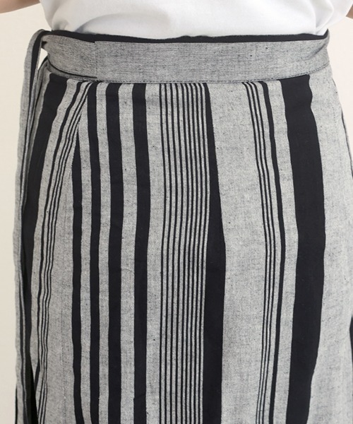 Aletta vita（アレッタビータ）の「コットンリネンランダムストライプラップスカート（スカート・レディース・ブラック・FREE）」の12枚目の写真