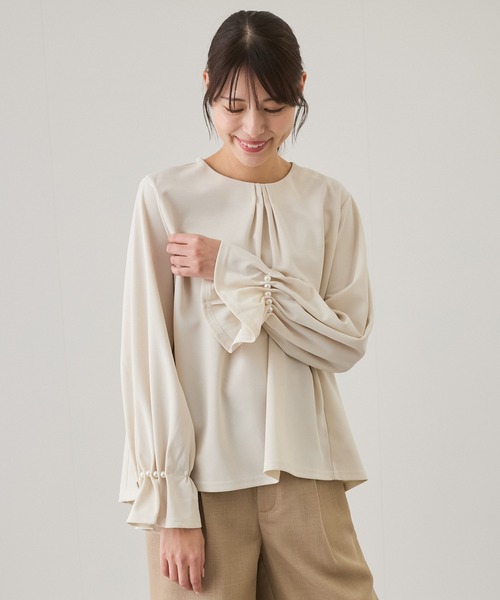 Jayro(ジャイロ)の「ピンタックプルオーバー(Tシャツ/カットソー・レディース・ホワイト/ブラック/グレー系その他/ホワイト系その他2/ブルー系その他5・M)」の2枚目の写真