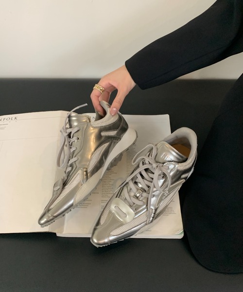 Teem Store（チームストア）の「【軽量】ポインテッドメタリックスニーカー（スニーカー・レディース・シルバー・S/M/L）」の2枚目の写真