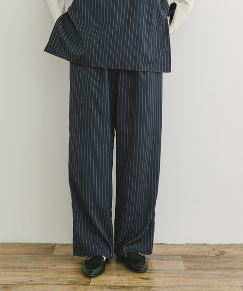 ITEMS URBANRESEARCH（アイテムズ アーバンリサーチ）の「ストライプキャミソール×イージーパンツセット（セットアップ・レディース・ネイビー/チャコールグレー・FREE）」の16枚目の写真