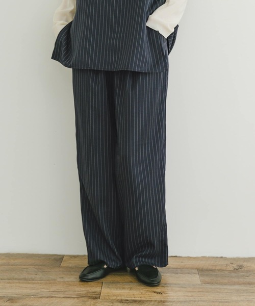 ITEMS URBANRESEARCH（アイテムズ アーバンリサーチ）の「ストライプキャミソール×イージーパンツセット（セットアップ・レディース・ネイビー/チャコールグレー・FREE）」の17枚目の写真