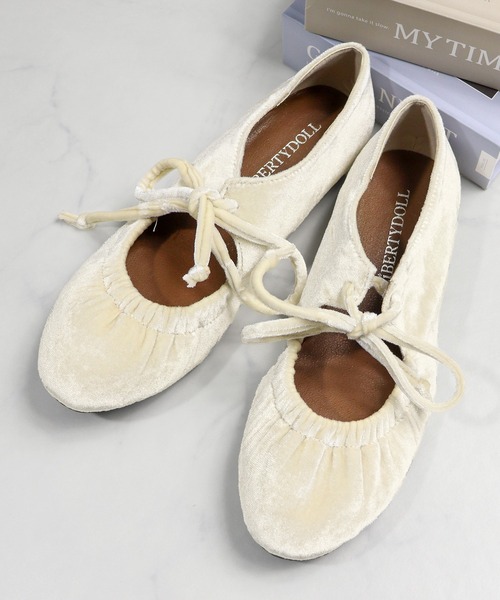 LibertyDoll（リバティードール）の「LIBERTYDOLL/レースアップ リボン バレエシューズ(1040)（バレエシューズ・レディース・ブラック/シルバー/アイボリー・3L/LL/L/M/S/SS）」の2枚目の写真