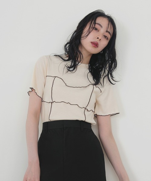 LIAN(リアン)の「メロービスチェラインTシャツ(Tシャツ/カットソー・レディース・アイボリー/ブラック/グリーン/モカ・FREE)」の2枚目の写真