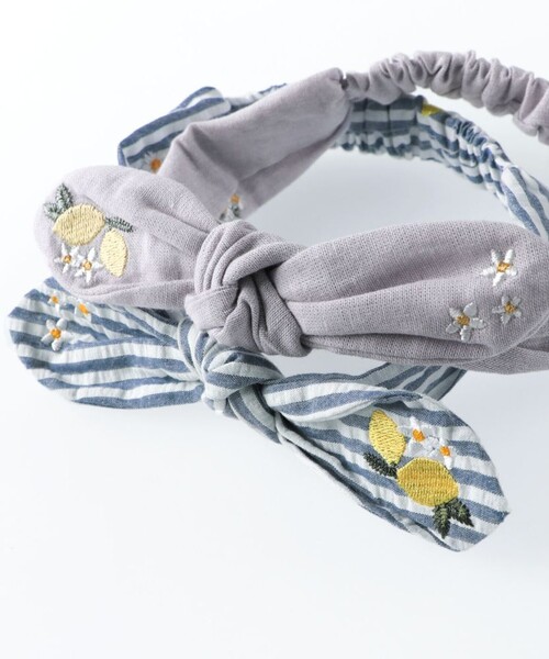 BRANSHES（ブランシェス）の「【おそろい/ベビー】レモン＆フラワー総柄刺しゅうヘアバンド（ヘアバンド・キッズ・オフホワイト/ラベンダー・FREE）」の7枚目の写真