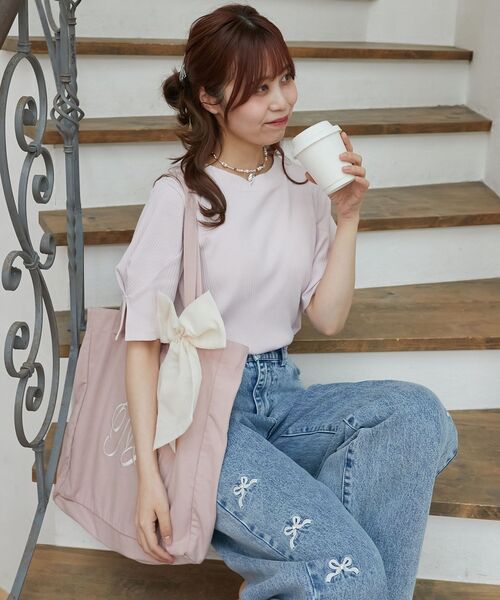 MAJESTIC LEGON(マジェスティックレゴン)の「【WEB限定アイテム/全13色でカラバリ豊富】タックスリーブトップス(Tシャツ/カットソー・レディース・ブラック/ブルー/アイボリー/ライトグリーン/ブラック系その他/ピンク/オフホワイト/ネイビー/イエロー/チャコールグレー/ボルドー/ブラウン/ラベンダー・MEDIUM)」の12枚目の写真