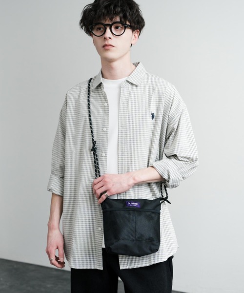 GERRY(ジェリー)の「GERRY ジェリー 撥水加工 E/Fサコッシュ ワンポイントロゴ斜め掛けショルダーバッグ(ショルダーバッグ・メンズ・ベージュ/ブラック/チャコールグレー/マルチ・FREE)」の5枚目の写真