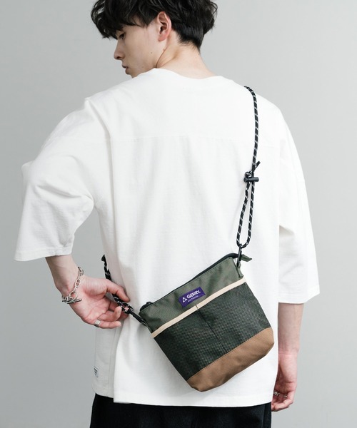 GERRY(ジェリー)の「GERRY ジェリー 撥水加工 E/Fサコッシュ ワンポイントロゴ斜め掛けショルダーバッグ(ショルダーバッグ・メンズ・ベージュ/ブラック/チャコールグレー/マルチ・FREE)」の15枚目の写真