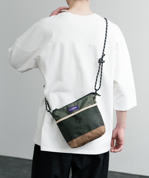 GERRY(ジェリー)の「GERRY ジェリー 撥水加工 E/Fサコッシュ ワンポイントロゴ斜め掛けショルダーバッグ(ショルダーバッグ・メンズ・ベージュ/ブラック/チャコールグレー/マルチ・FREE)」の18枚目の写真
