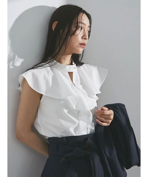 TONAL（トーナル）の「アシメフリルハイネックブラウス（シャツ/ブラウス・レディース・アイボリー/オフホワイト/ブルー・MEDIUM）」の2枚目の写真