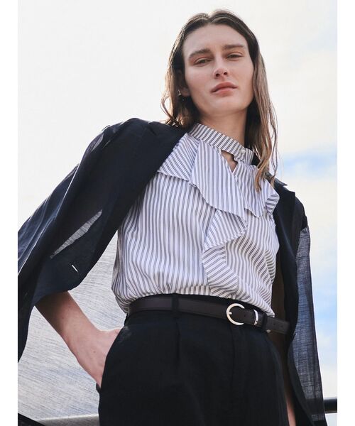 TONAL（トーナル）の「アシメフリルハイネックブラウス（シャツ/ブラウス・レディース・アイボリー/オフホワイト/ブルー・MEDIUM）」の5枚目の写真