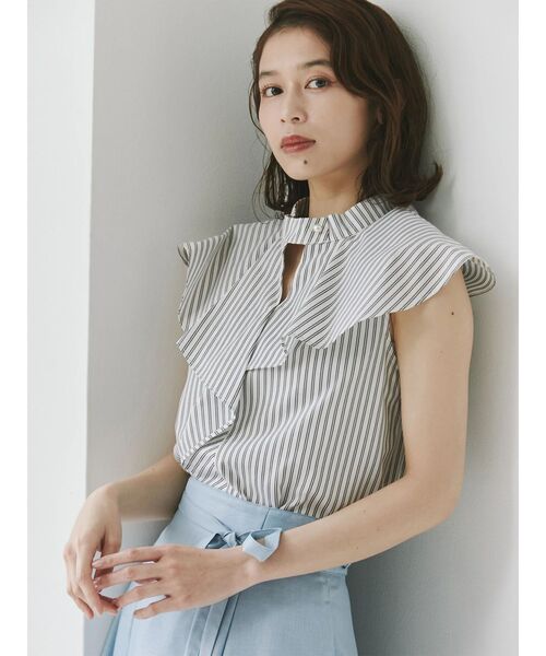 TONAL（トーナル）の「アシメフリルハイネックブラウス（シャツ/ブラウス・レディース・アイボリー/オフホワイト/ブルー・MEDIUM）」の7枚目の写真