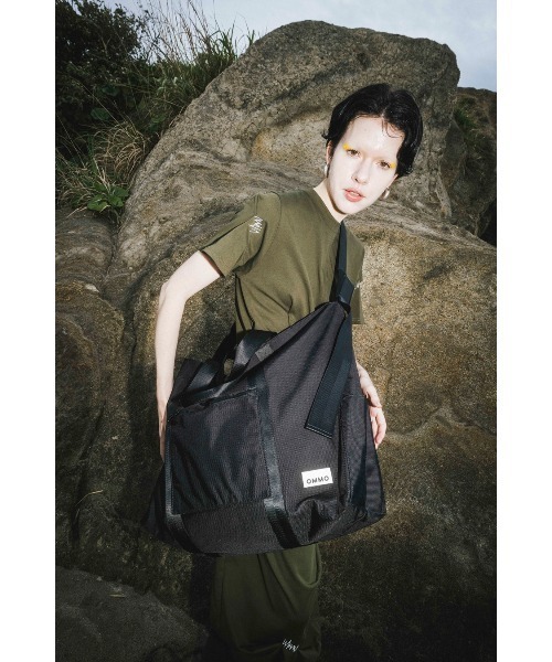 OMMO(オーエムエムオー)の「BIG MESSENGER BAG(メッセンジャーバッグ・レディース・ブラック/レッド/ブルー・FREE)」の18枚目の写真