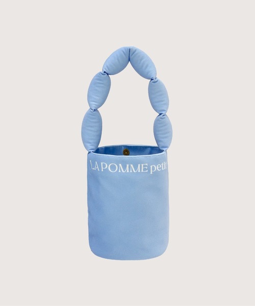 LA POMME petit(ラポミ・プチ)の「LA POMME petit Puffy Strap Bucket Bag(ハンドバッグ・レディース・ブルー/ブラック/レッド・FREE)」の2枚目の写真