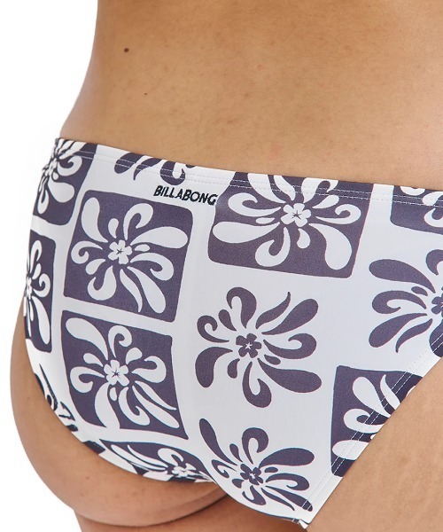 BILLABONG（ビラボン）の「BILLABONG レディース INNER WIRE CUP BRALETTE BIKINI 水着 【2025年夏モデル】/ビラボン総柄ビキニ(水着)（水着・レディース・ホワイト×ブラック/マルチ/スカイブルー・MEDIUM/LARGE）」の14枚目の写真