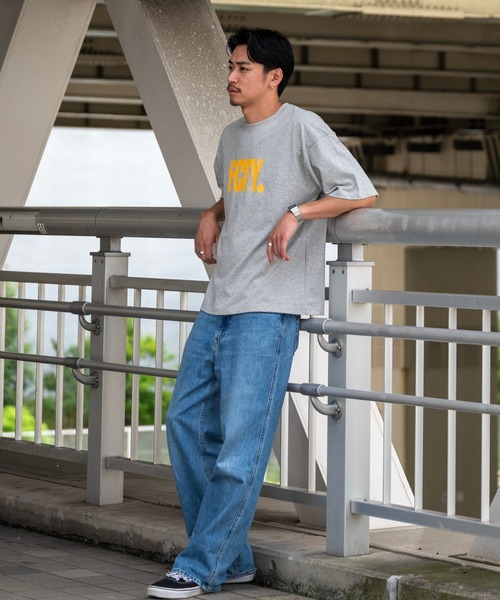 FCTY.(エフシーティーワイ)の「FCTY.グラフィックショートスリーブTEE(Tシャツ/カットソー・メンズ・グレー/ホワイト/ブルー・MEDIUM/LARGE)」の5枚目の写真