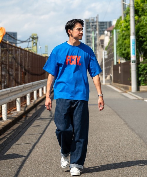 FCTY.(エフシーティーワイ)の「FCTY.グラフィックショートスリーブTEE(Tシャツ/カットソー・メンズ・グレー/ホワイト/ブルー・MEDIUM/LARGE)」の4枚目の写真