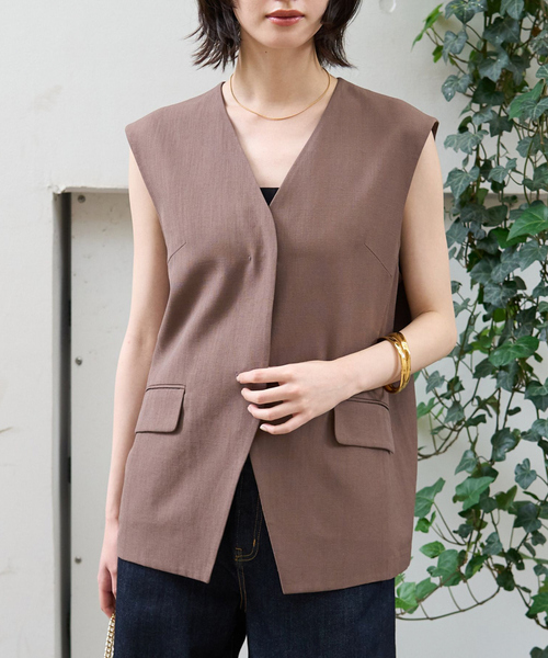 Rouge vif Anna(ルージュヴィフアンナ)の「リネン混サマーノーカラージレベスト(ベスト・レディース・ホワイト/ブラウン・フリー)」の1枚目の写真