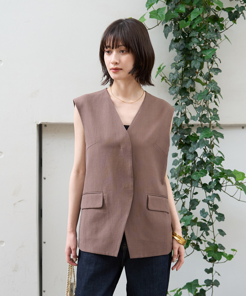 Rouge vif Anna(ルージュヴィフアンナ)の「リネン混サマーノーカラージレベスト(ベスト・レディース・ホワイト/ブラウン・フリー)」の3枚目の写真