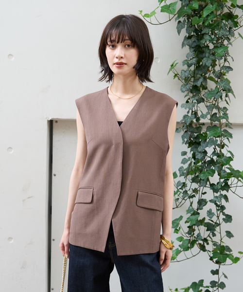 Rouge vif Anna(ルージュヴィフアンナ)の「リネン混サマーノーカラージレベスト(ベスト・レディース・ホワイト/ブラウン・フリー)」の4枚目の写真