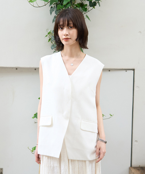 Rouge vif Anna(ルージュヴィフアンナ)の「リネン混サマーノーカラージレベスト(ベスト・レディース・ホワイト/ブラウン・フリー)」の8枚目の写真