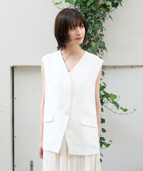 Rouge vif Anna(ルージュヴィフアンナ)の「リネン混サマーノーカラージレベスト(ベスト・レディース・ホワイト/ブラウン・フリー)」の9枚目の写真