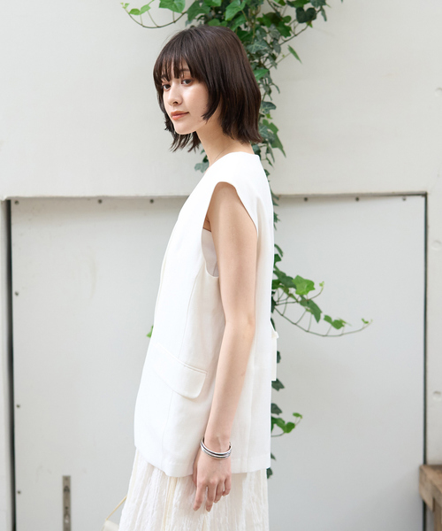 Rouge vif Anna(ルージュヴィフアンナ)の「リネン混サマーノーカラージレベスト(ベスト・レディース・ホワイト/ブラウン・フリー)」の10枚目の写真