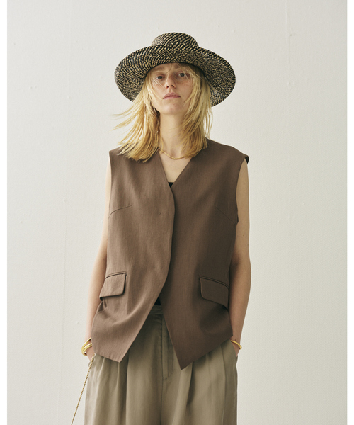 Rouge vif Anna(ルージュヴィフアンナ)の「リネン混サマーノーカラージレベスト(ベスト・レディース・ホワイト/ブラウン・フリー)」の12枚目の写真