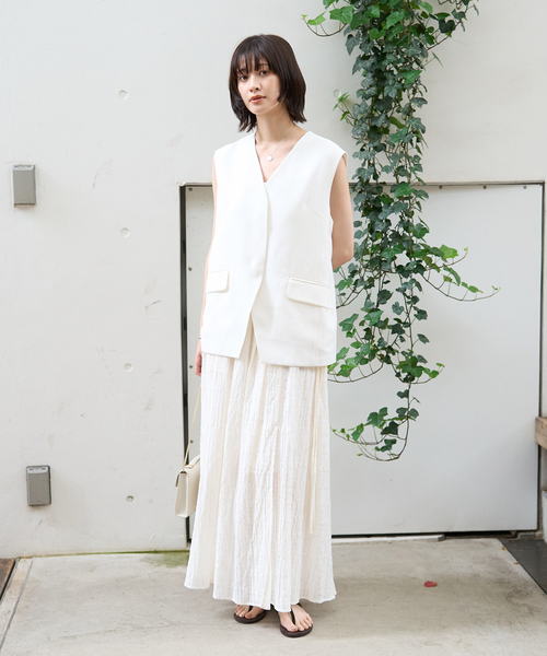 Rouge vif Anna(ルージュヴィフアンナ)の「リネン混サマーノーカラージレベスト(ベスト・レディース・ホワイト/ブラウン・フリー)」の16枚目の写真