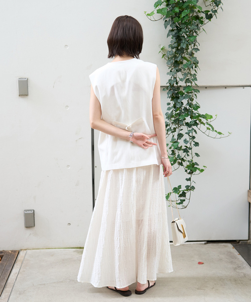 Rouge vif Anna(ルージュヴィフアンナ)の「リネン混サマーノーカラージレベスト(ベスト・レディース・ホワイト/ブラウン・フリー)」の17枚目の写真