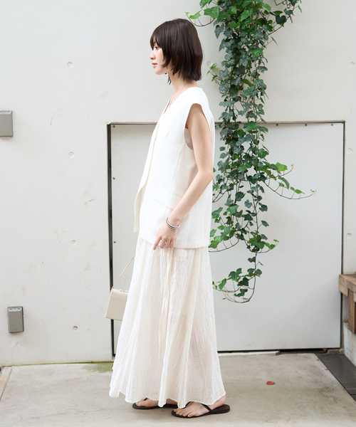 Rouge vif Anna(ルージュヴィフアンナ)の「リネン混サマーノーカラージレベスト(ベスト・レディース・ホワイト/ブラウン・フリー)」の18枚目の写真