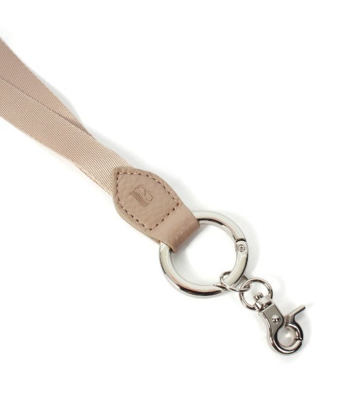 Beau're（ヴュレ）の「【BEAURE/ビュレ】Nylon Multi ストラップ（スマホグッズ・レディース・ブラック/ベージュ/カーキ/ブルー・FREE）」の8枚目の写真