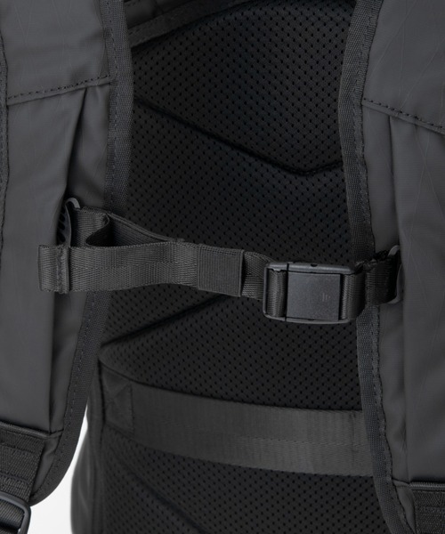 ZERO HALLIBURTON（ゼロハリバートン）の「レキシントン2 デイパック B4ファイル収納 14.0インチPC収納 81475（バックパック/リュック・メンズ・ブラック・FREE）」の11枚目の写真