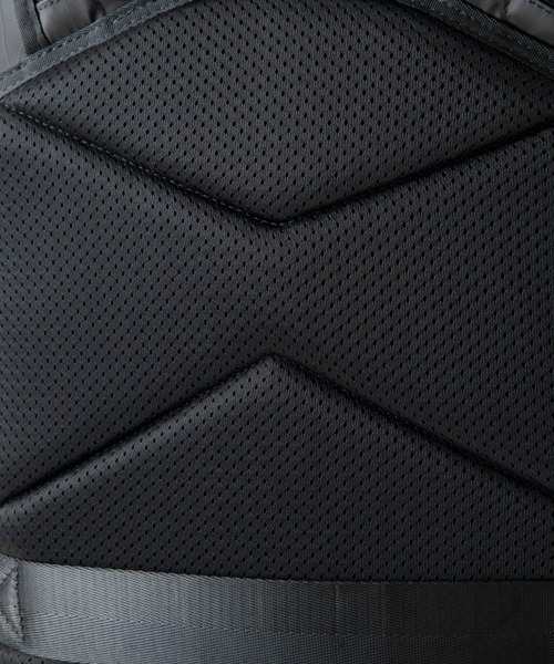 ZERO HALLIBURTON（ゼロハリバートン）の「レキシントン2 デイパック B4ファイル収納 14.0インチPC収納 81475（バックパック/リュック・メンズ・ブラック・FREE）」の12枚目の写真