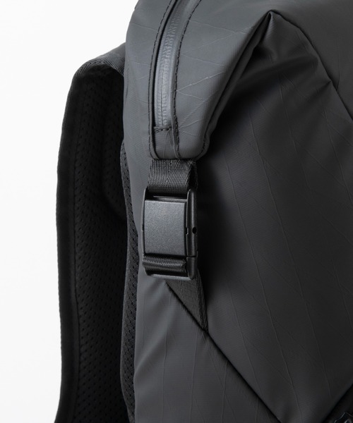 ZERO HALLIBURTON（ゼロハリバートン）の「レキシントン2 デイパック B4ファイル収納 14.0インチPC収納 81475（バックパック/リュック・メンズ・ブラック・FREE）」の13枚目の写真