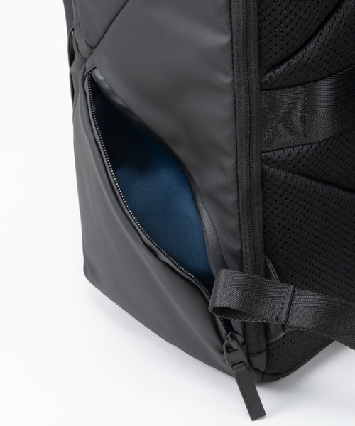 ZERO HALLIBURTON（ゼロハリバートン）の「レキシントン2 デイパック B4ファイル収納 14.0インチPC収納 81475（バックパック/リュック・メンズ・ブラック・FREE）」の15枚目の写真