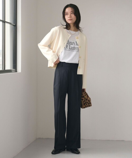 green label relaxing(グリーンレーベルリラクシング)の「フォルム ゴールドカラーボタン ニット カーディガン ウォッシャブル(カーディガン/ボレロ・レディース・オフホワイト/レッド/ネイビー・FREE)」の6枚目の写真