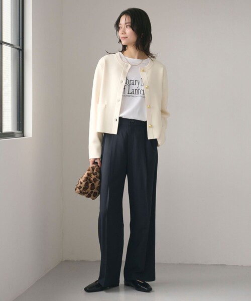 green label relaxing(グリーンレーベルリラクシング)の「フォルム ゴールドカラーボタン ニット カーディガン ウォッシャブル(カーディガン/ボレロ・レディース・オフホワイト/レッド/ネイビー・FREE)」の7枚目の写真