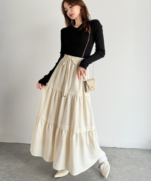 classicalelf(クラシカルエルフ)の「ラクして華やぐ主役級。ガーデンコア3段ティアードスカート(ロング丈)(スカート・レディース・ブラック/アイボリー/チャコール/ブラウン・X-LARGE/SMALL/MEDIUM/LARGE)」の9枚目の写真