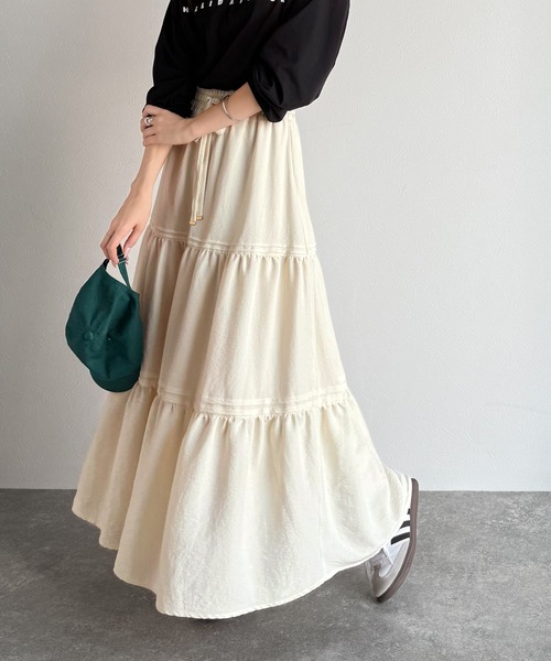 classicalelf(クラシカルエルフ)の「ラクして華やぐ主役級。ガーデンコア3段ティアードスカート(ロング丈)(スカート・レディース・ブラック/アイボリー/チャコール/ブラウン・X-LARGE/SMALL/MEDIUM/LARGE)」の5枚目の写真