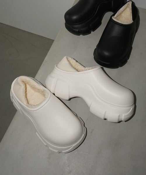 chuclla(チュクラ)の「インナーボア クロッグシューズ chs25a004(その他シューズ・レディース・ブラック/ホワイト・S/M/L)」の2枚目の写真